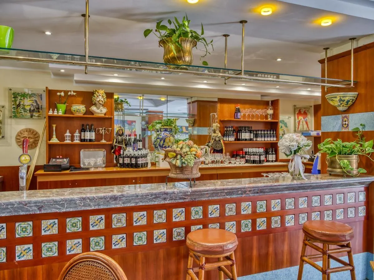 Hotel Caesar Palace Giardini Naxos