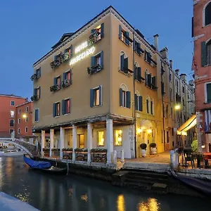 Arlecchino Itálie